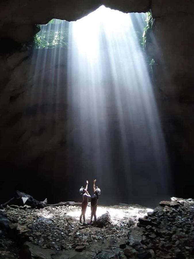 Отель Camp La Gruta Del Duende Куэцалан-дель-Прогресо Экстерьер фото